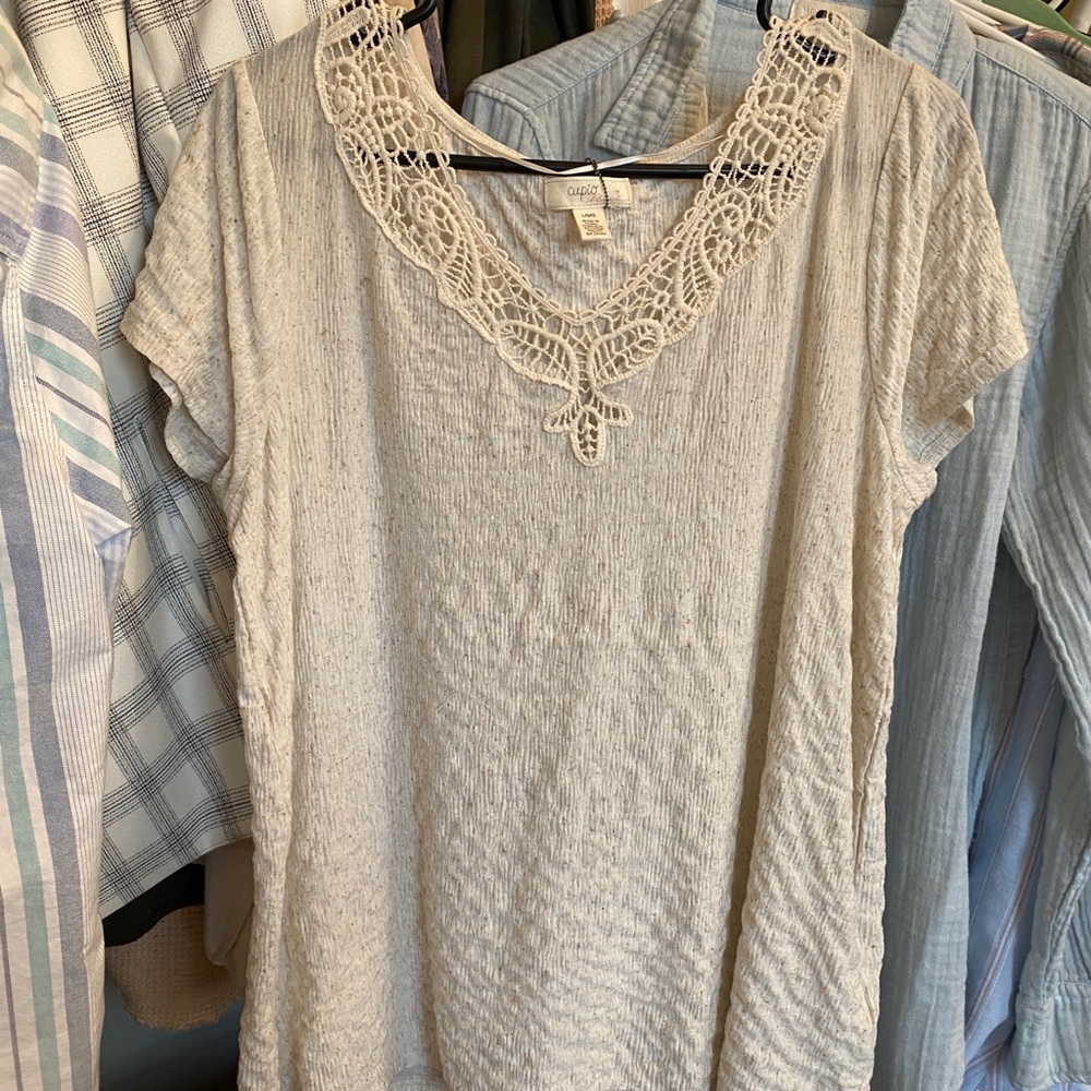 Lace cream colored tshirt blouse